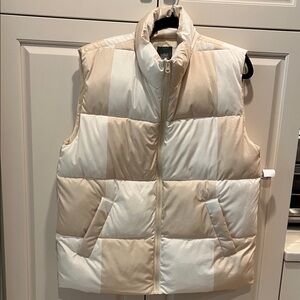 Wild Fable Beige and White Puffer Vest
